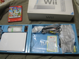 【訳アリ品 起動確認品】Wii 本体箱付きセット New スーパーマリオブラザーズ Wii 付属品有り