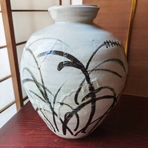 白い壺　花瓶　骨董品 陶磁器　