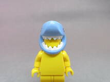 LEGO★U 正規品 未使用 サメ シャーク 着ぐるみ 被り物 ミニフィグ シリーズ 同梱可能 レゴ minifigures series ミニフィギュア 海 海中_画像2