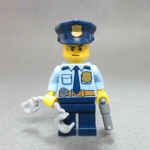 LEGO★22 正規品 街の人 警察官 ポリスハット ミニフィグ 同梱可能 レゴ シティ タウン 男 女 子供 女の子 男の子 髪の毛 トルソー レッグの画像1