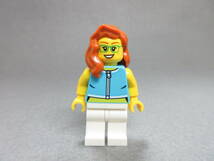 LEGO★255 正規品 女の人 女性 街の人 ミニフィグ 同梱可能 レゴ シティ タウン 男 女 子供 女の子 男の子 髪の毛 トルソー レッグ_画像1