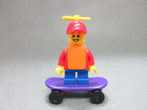 LEGO★322 正規品 スケボー 少年 街の人 ミニフィグ 同梱可能 レゴ シティ タウン 男 女 子供 女の子 男の子 髪の毛 トルソー レッグ