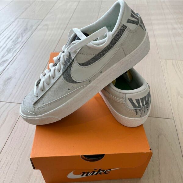 NIKE スニーカー