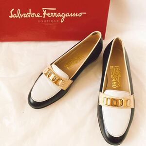 フェラガモ ferragamo 22.5cm 美品　ローファー　レディース 美品　ブランド　モカシン　ローファー　デッキシューズ　レザー　本革