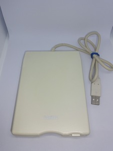 USB外付け2倍速フロッピーディスクドライブ Logitec LFD-31UZ2 3モード対応 中古動作品