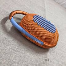 JBL CLIP4 Bluetoothスピーカー /IP67防塵防水/パッシブラジエーター搭載/ポータブル オレンジ JBLCLIP4ORG_画像4