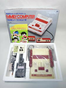 京都８★ 任天堂 FAMILY COMPUTER ファミリーコンピューター 本体 家庭用カセット式 ビデオゲーム ケース付き