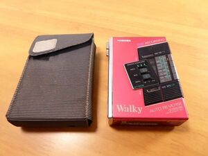 ジャンク　TOSHIBA/東芝　Walky　ステレオラジオカセットレコーダー　KT-RS30　ケース付　レッド　796J