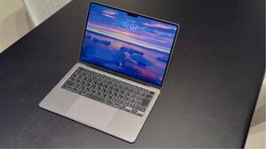 ★美品 MacBook Air 13.6-inch M2チップ 8C CPU/10C GPU/8GB/512GB MLXX3J/A