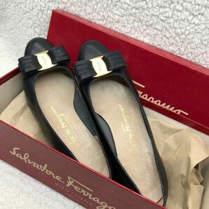 良品　Salvatore Ferragamo フェラガモ　ヴァラリボン レザー パンプス　5ハーフ　箱付き