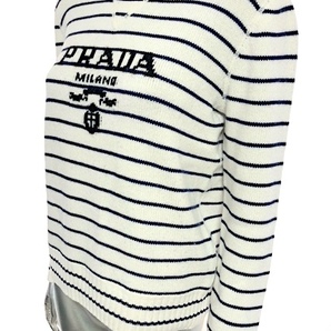 二点落札で送料無料！ 2A48【極美品】PRADA プラダ 24AW インターシャ ロゴ カシミア ウール ストライプ セーター トップス ニット 38 白紺の画像2