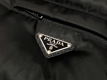 二点落札で送料無料！ 2A48【美品】PRADA プラダ 22AW ファー付 ダウンコート Re Nylon 36 ブラック ロング丈 ギャバジン パファーコート_画像6