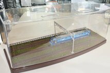 【SAZAN】鉄道ジオラマ展示台ケース付き 3線路と3線架線柱(2両編成対応)※33x12cm★JT2_画像3