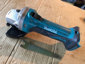 ■makita 100mm 充電式ディスクグラインダ GA400D 本体のみ ■マキタ　中古品　動作確認済