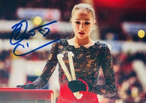 女子 フィギアスケート アリーナ・ザギトワ 直筆サイン入り写真 平昌オリンピック 金メダリスト