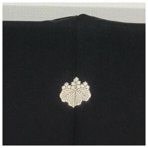 正絹 黒留袖 上質 比翼付き 鶴 刺繍華 身丈158 裄65.5 の画像4