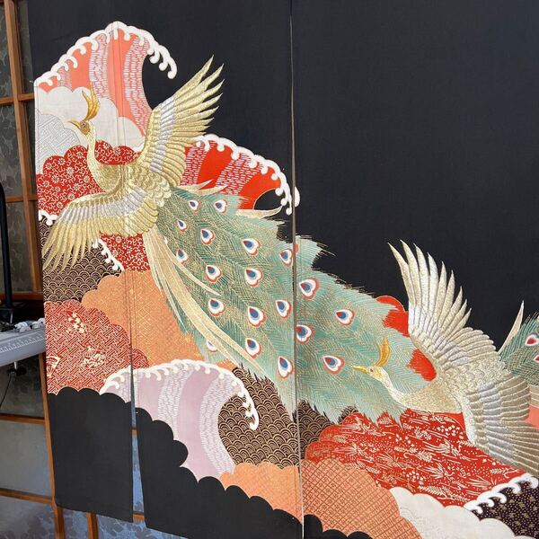 黒留袖 正絹着物 刺繍 、リメイクーのれんーゴージャス!