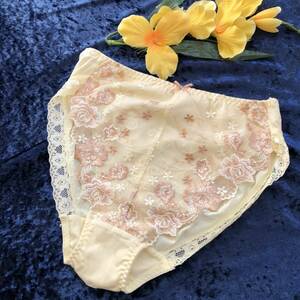 PSu-331　☆♪【やたらオシャレで・Beauty 刺繍 Design Yellow Flower】♪☆エレガンスショーツ　LLサイズ（H97－105cm)