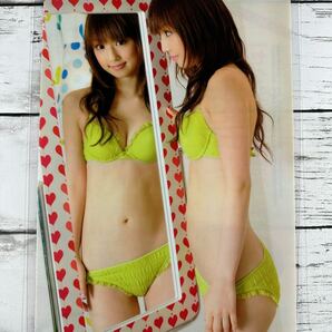 [高品質ラミネート処理][ 小倉優子 ] FRIDAY 2007年5/25号 雑誌 切り抜き 4ページ 水着 グラビア アイドル 芸能人 女優の画像2
