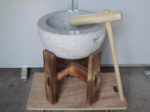餅つき 臼と杵セット 石うす 直径約50.5cm 木台 未使用杵1本付き 年末年始 メダカ鉢やインテリアにも