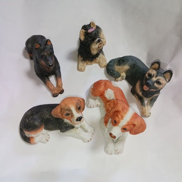 未使用 犬の 陶器 置物 オブジェ 昭和レトロ アンティーク いぬ5体縦8センチ×横10センチ