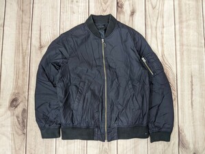 1．ユニクロ UNIQLO Ma-1 中綿入り ナイロンボンバージャケット メンズL　黒y502