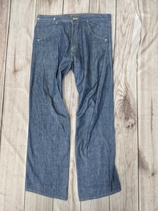 8．00年 日本製 リーバイス ENGINEERED JEANS 立体裁断 隠しリベット シンチバック デニムジーンズ パンツ サイズ33 ネイビー y605