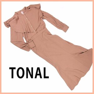 ▲★TONAL （トーナル）★ラッフルケープワンピース★ピンクベージュ★レディースロングワンピース★パールボタン