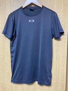 オークリー OAKLEY サイズL メンズ　吸汗速乾 ドライ ストレッチ　黒　Ｔシャツ インナーT トレーニング