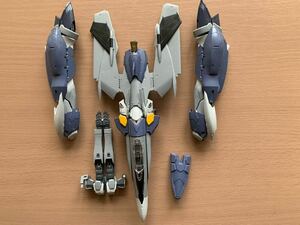 1円〜バンダイ 1/72 VF-25S スーパーメサイアバルキリー オズマ機& VF-1S バルキリー ロイ・フォッカー機　ジャンク