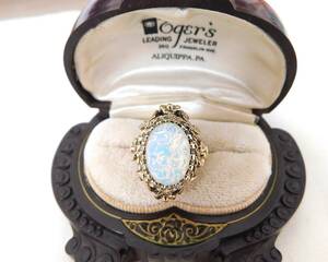 ヴィンテージ　ガラスオパールの飾られた古い美しい指輪　美品　送料120