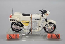 未使用 当時物 旧バンダイ 電池で走る ミニミニ白バイ SUZUKI 750 ミニミニシリーズ ばんざい 昭和 レトロ ミニカー スズキ RK-559SE-B/118_画像3