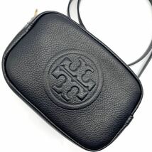 1円●極美品●TORY BURCH トリーバーチ ペリーボンベ カメラバッグ ショルダーバッグ 斜めがけ鞄 シボ革 レザー ブラック 黒 レディース_画像1