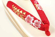 【和遊館】ZKH051　振袖用桜と藤刺繍厚底草履 赤色 フリーサイズ_画像5