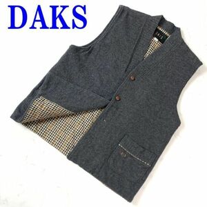 DAKS ダックスノースリーブロングジレアウターグレー裏地キルティング ボリューム感有 ポケット有 ブランドネーム刺繍有 L C9386