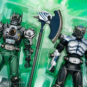 中古品 S.I.C. Vol.27 仮面ライダー龍騎 仮面ライダーゾルダ & 仮面ライダータイガ