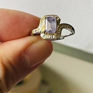 天然水晶の指輪、s925銀、刻印があります。鑑定書付き。