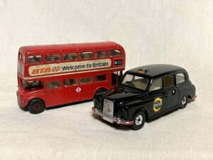 ＵＳＥＤ CORGI ロンドンバス/ロンドンタクシー ミニカー ２コセット 赤/黒系