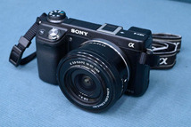 BN221 ソニー SONY α NEX-6 デジタル一眼レフカメラ デジカメ SELP1650レンズ付き_画像1