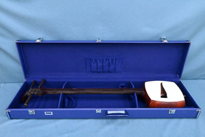 IN311 buy 130 ten thousand jpy shamisen . tree tochiK18 gold small two book@ groove . Japanese cedar traditional Japanese musical instrument hard case attaching 