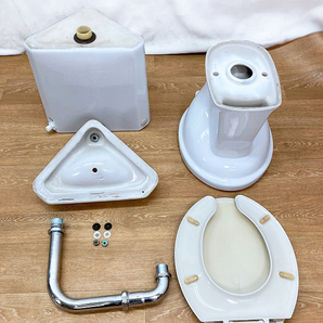 【中古】TOTO トイレ便器(床下排水) 洋式便器と三角タンク(隅付タンク)隅付きタンクのセット ホワイト☆ 大阪市内 直接引き取り可☆ 22の画像7