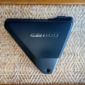 Honda CB1100 original side cover (R side ) screw installation part division . equipped.