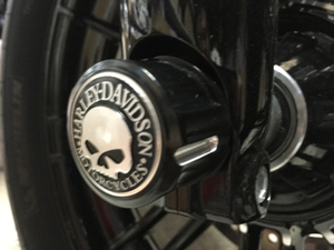 a fine quality aluminium Contrast cut Skull design axle cover XL 883 search / sport Star Dyna Softail touring free shipping 