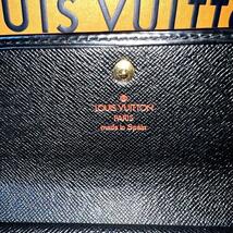 R332 極美品LOUIS VUITTON ルイヴィトン エピ ポルトトレゾール インターナショナル 長財布 ウォレット 黒 ブラック_画像4