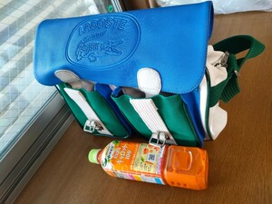 ラコステ　LACOSTE　ショルダーバッグ　ＰＶC　汎用性　強靭　耐候　至適サイズ　ユニセックス　トリプルカラー　希少色　入手困難