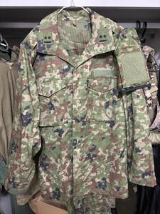 陸上自衛隊 三型迷彩服 サイズ4A 官給品生地使用　中古品 階級章腕章付き　戦闘服　PX品