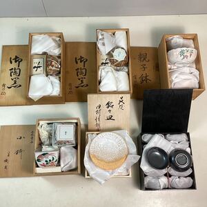 y3224 和食器 6箱まとめて 小皿 平皿 銘々皿 小鉢 親子鉢 茶碗 等 有田焼 橘吉 たち吉 等 陶器 陶磁器 焼物 食器 銘あり 木箱 中古