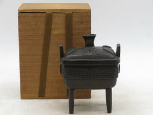 X5859 唐物 古銅 鼎式 双耳 香炉 金属工芸 時代物 古美術 茶道具 香道具 箱付 銅器 置物 鉄瓶