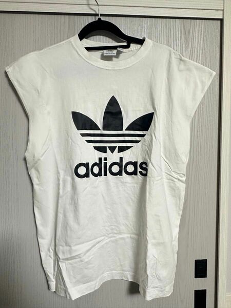 adidas ノースリーブシャツ