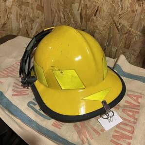 【ミリタリー/軍物】ヘルメット 米軍放出品 実物 消防隊 FIRE DEPT. シェード 反射板 希少 レア アメリカ製 1995年製 反射板 イエロー 黄色の画像1